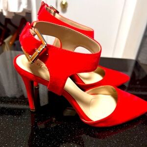 Great pair of Epicstep shoes. Size 8, hardly worn.  Great orangey red color.